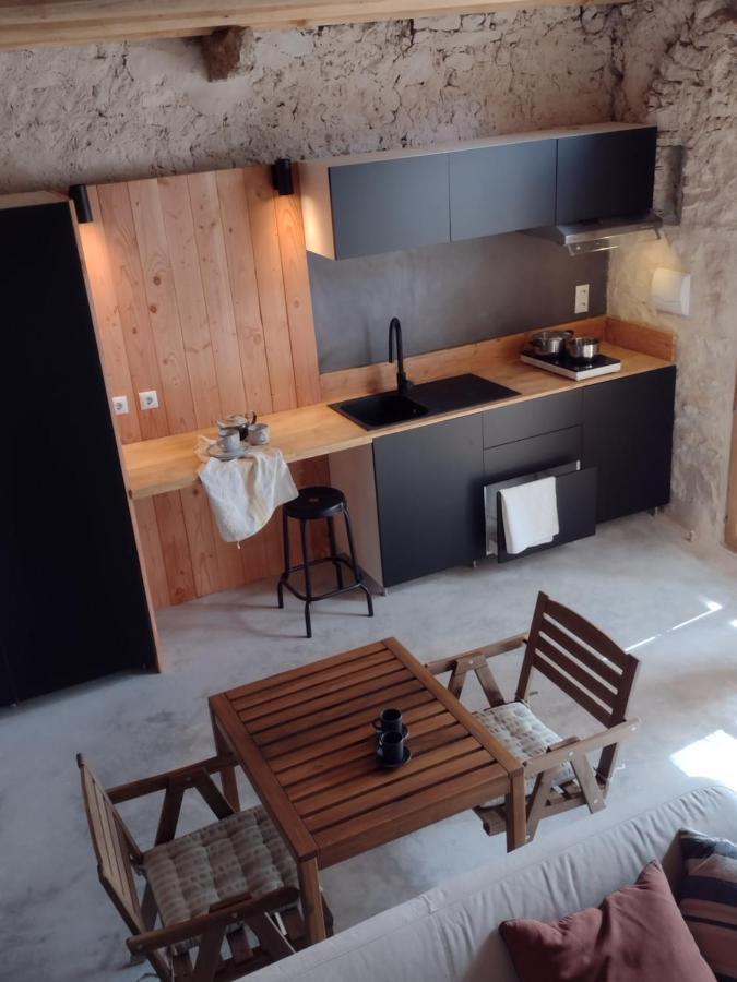 Tat, Loft In A Old Coach House Sant Jordi Desvalls